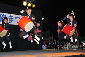 琉球國祭り太鼓のエイサー