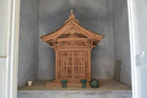 下能野神社本堂の中の祠