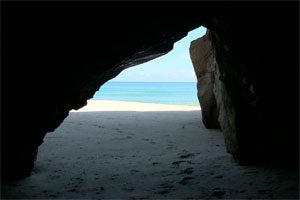 前之浜海岸岩屋の洞穴