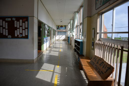 3・4年生教室前廊下
