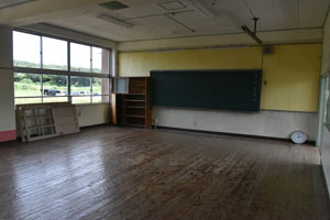 西野小学校旧校舎の2年教室