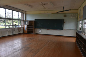西野小学校旧校舎の5・6年教室