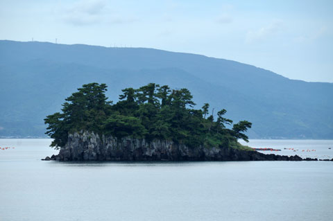 知林ヶ島北側沖にある小島