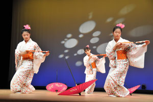 隆柳会の舞踊