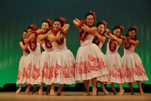 レフア・カプア・フラグループ・カイオハナによるフラダンス