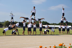 男子の集団演技組体操