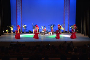 「オリ・タヒチ・パアリ・ポエラヴァ」によるタヒチアンダンス