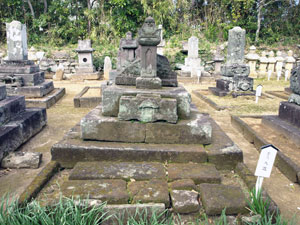 久道の墓地