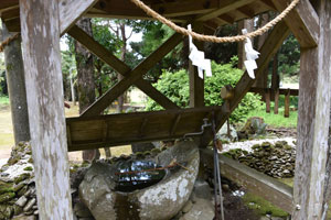 寺之門神社手水鉢