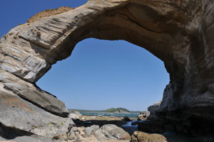 浜田海岸大きな洞穴の岩屋