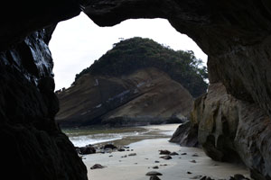 広田海岸洞穴風景