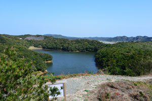 宝満の池の西側から撮影した松原山付近