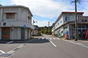 島間港野久尾線本妙寺へ通じる道路入口