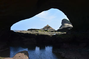 犬城海岸の洞穴風景2019年6月6日