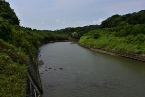 風本神社前の湊川を撮影した湊川