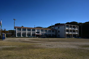 島間小学校