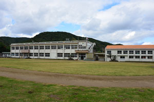 安納小学校の校舎