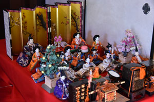 今姫神社から寄贈されたひな人形