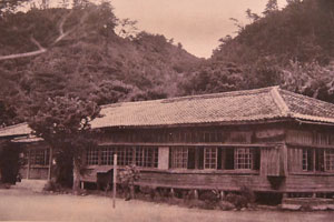 昭和29年の伊関小学校木造校舎