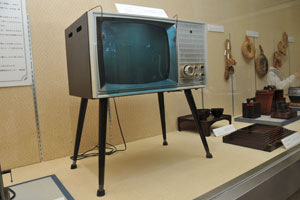 昭和30年代前半頃の白黒テレビ